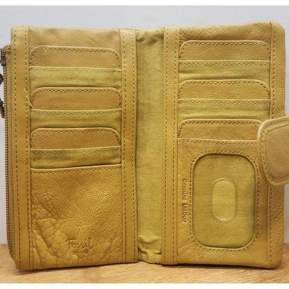 Fossil Long Live Vintage Yellow Leather Bifold Clutch Wallet Heart Key Charm